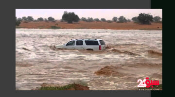 أبنائك أبطال يالسعودية.. “بالفيديو” فتاة تنقذ عائلة كاملة من الغرق في السيول